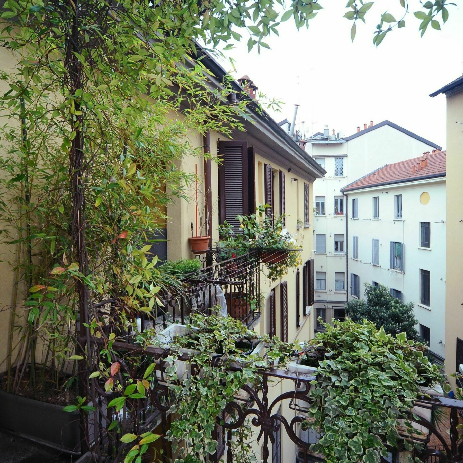 Urban District - Isola Exclusive 1br *